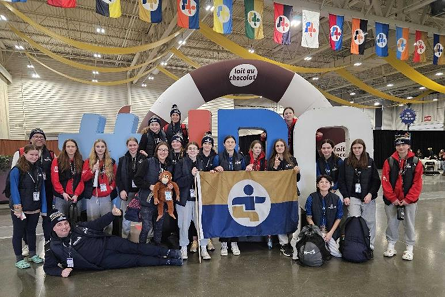 LES JEUX DU QUÉBEC – SHERBROOKE 2024 LES COMPÉTITIONS TIRENT À LEUR FIN, ET NOS PORTE-DRAPEAUX DÉFILENT À LA CÉRÉMONIE DE CLÔTURE