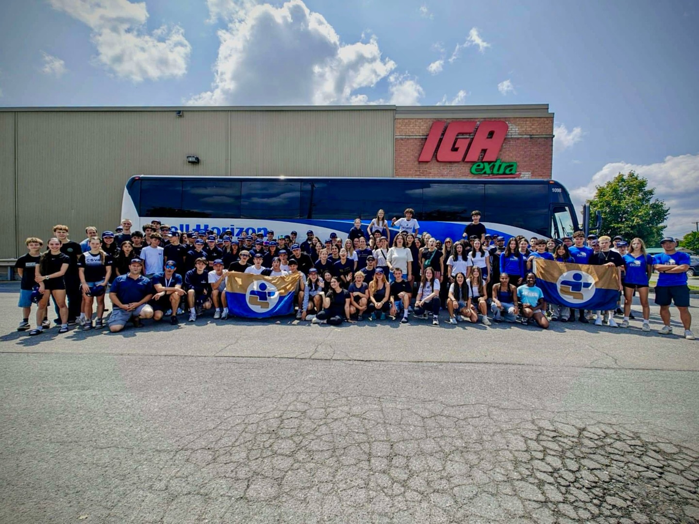 LES JEUX DU QUÉBEC TROIS-RIVIÈRES 2025 : LES ATHLÈTES DU PREMIER BLOC SONT EN ROUTE, ET LEUR PORTE-DRAPEAU EST À BORD
